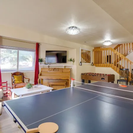 Homey Dog-Friendly Retreat w/ Deck in Dtwn Frisco!