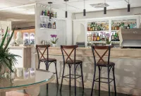 โรงแรมเวเบอร์ แอมบาสเดอร์ - ที่มีบาร์