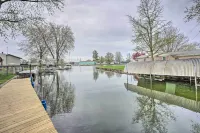 Waterfront Syracuse Home w/ Patio & Fire Pit! - Country Houses