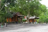 Bosolu Surf Camp - Hostels