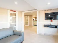 Super 8 by Wyndham Gananoque Country Squire Resort Hotels in Gananoque