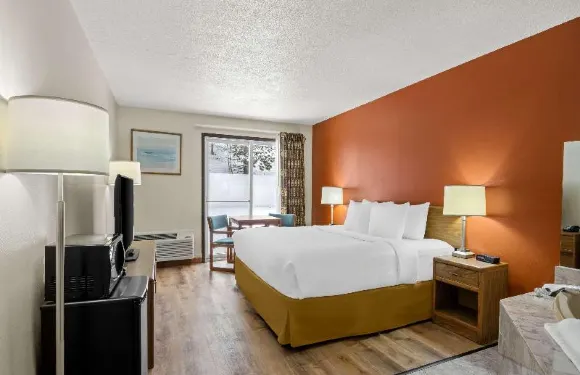 馬尼斯蒂酒店（伊克諾旅館Manistee, MI）