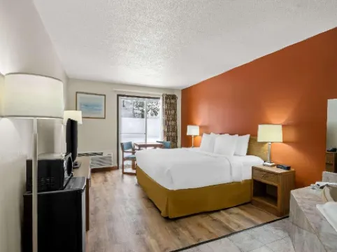 Econo Lodge Manistee