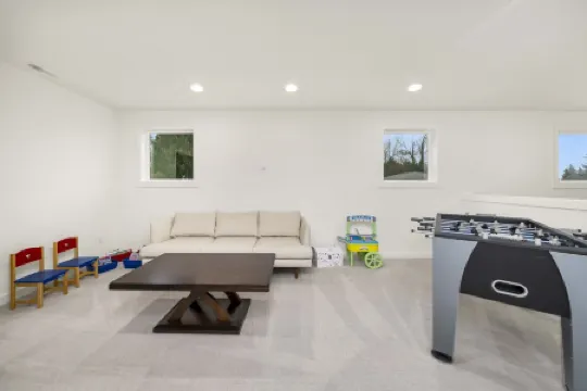 Brand New 5BR Home Fenced Yard Ample Parking