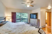 Cozy Colorado Retreat w/ Deck, Grill & Pool Access - バルコニー