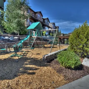 Summer by the Lake! Beautiful Swimming Pool, Patio Hot Tub Firetable BBQ Nature Trails Hiking Biking