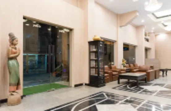 曼谷閣樓酒店@娜娜站