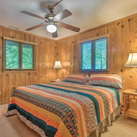 Serene Sky Valley Family Chalet w/ Fireplace