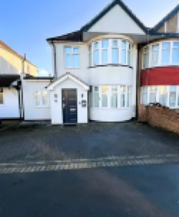 Harrow Family Home with Garden & Drive