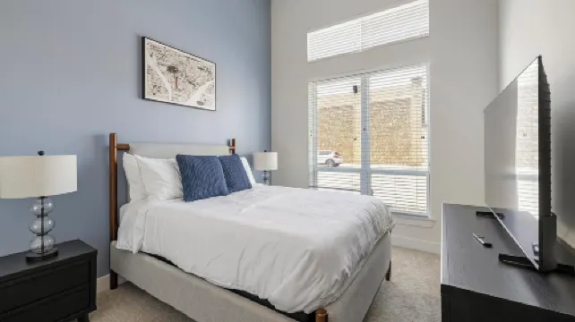 Landing Near Fort Worth Zoo & Botanic Garden