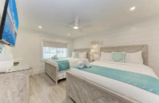 Cozy Pool View and Charming Decor - Quaint Island Retreat