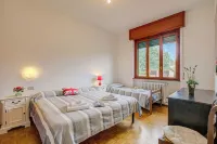 Connie's Apartment Modern 2Br, Private Garden, Mountain Views in Monvalle - Happy Rentals - balcon