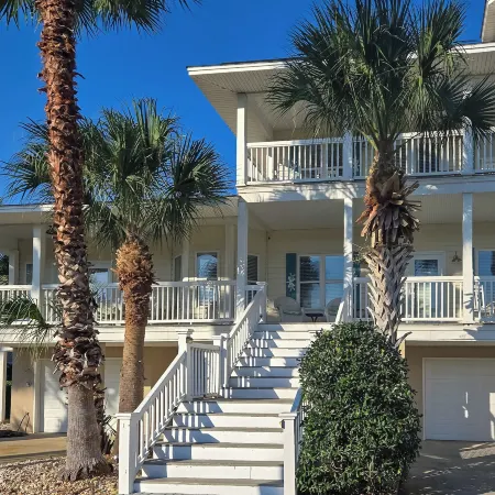 Spacious Tybee Island Retreat w/ Private Pool