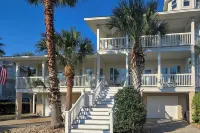 Spacious Tybee Island Retreat w/ Private Pool - 3 stjerner