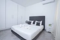 Cozy Stay With Balcony View in La Marsa Hotels in 