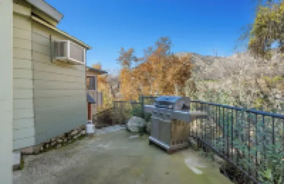 The Kaweah River Cabin sleeps up to 8 guests, located 3 minutes from entrance