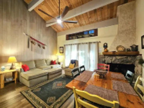 Cheyenne's Place 4 Bedroom Home by RedAwning Hotels in Kings Beach