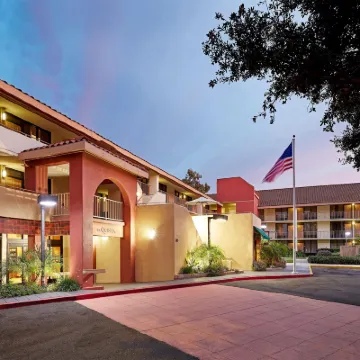 La Quinta Inn & Suites by Wyndham Thousand Oaks-Newbury Park Hotels near Gardens of the World