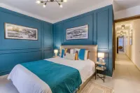 Designer Apartment Near Seafront Balcony Patio