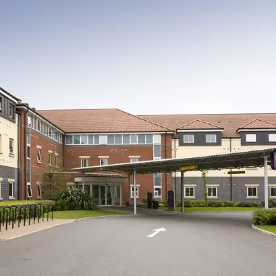 Premier Inn London Heathrow Airport (M4/J4) Hotel 西ドレイトン周辺のホテル