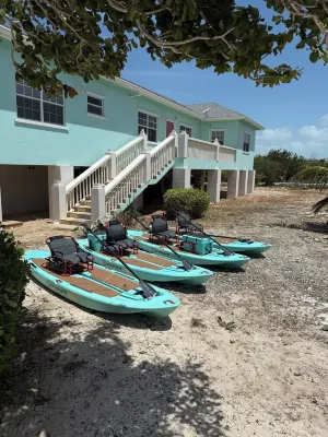Waterfront 3-bedroom 3-Bath / AC / WiFi /BoneFish / gorgeous North Caicos TCI.