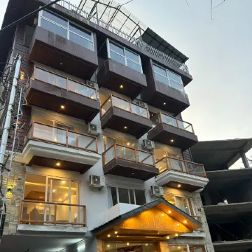 Udit Regency by West Western Kasol ( Central Heated and Air Cooled )