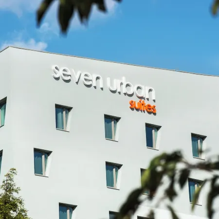 Seven Urban Suites Nantes Centre Отели рядом с достопримечательностью «Иль-де-Версаль»
