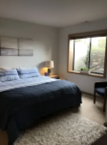 GIG Harbor- Secluded Apartment with Million Dollar View.  10-Minute Walk to Town