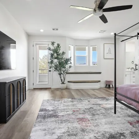 6 BDR Modern Home w/River & Beach Access!