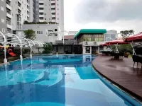 MG Suites Hotel Semarang - Kolam Renang