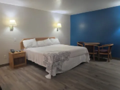Economy Inn & Suites