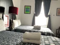 Pensione Popolo Hotels near Outremont