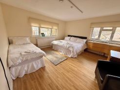 Full House Roomy BNB
