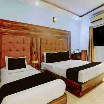 FabHotel Amour - Nr Mumbai International Airport Rooms
