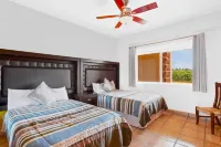 Stylish Apartment Near Beach & Dining With Pool, hot Tub, Tennis, & Large Patio