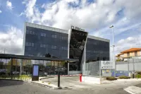 Cubik Inn - Motels