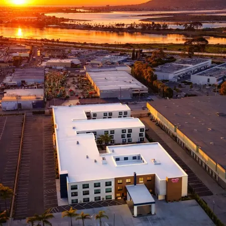 Hampton Inn & Suites San Diego SeaWorld Отели рядом с достопримечательностью «Пляж Мишен-Бич»