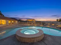 Casa Selecta - Pool, Hot Tub & Desert Skies 4 Bedroom Home Hotels in Yucca Valley