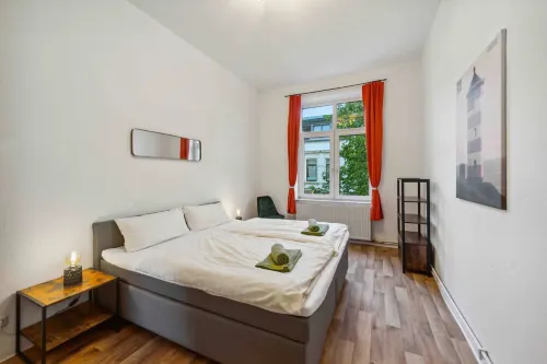 Up to 4 people Center Water Netflix - 3-Star