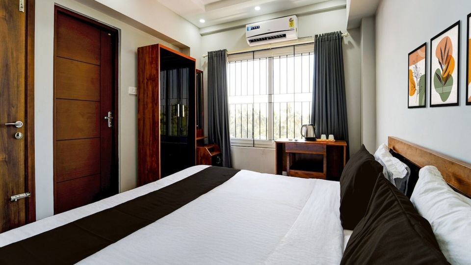 Super Townhouse Oak Cochin International Airport
