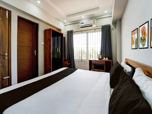 Super Townhouse Oak Cochin International Airport - 2-Star