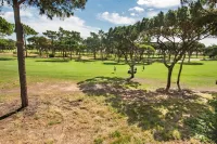 Perfect Retreat Overlooking Pinhal Golf Course, Private Pool, Off-Street Parking
