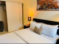 Stylish Cozy 1Bedroom Condo in Square one centre
