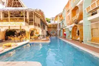 Happiness Hostel Boracay - مسبح خاص