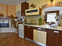 Lovely ground-floor flat with shared pool in Tar 타르 호텔