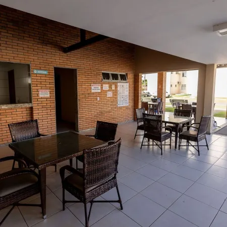 Apto a 300 m da Praia do Sul com Piscina e Quadra