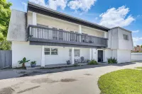 Group Hub w/ Game Room! 4 Mi to Hard Rock Stadium - Country Houses