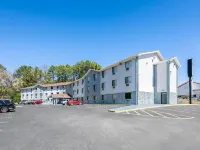 Super 8 by Wyndham Homewood Birmingham Area - parking