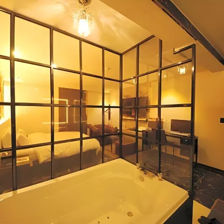 Hotel Buti &
