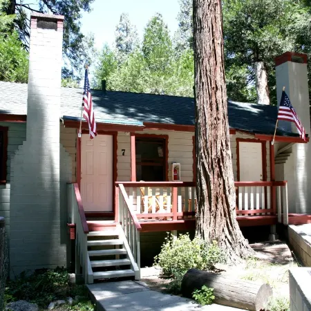 Crest Lodge Historic Mountain Inn